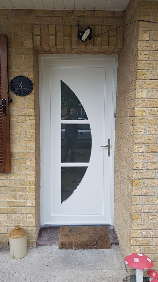 Porte d'entrée blanc alu à Wimereux